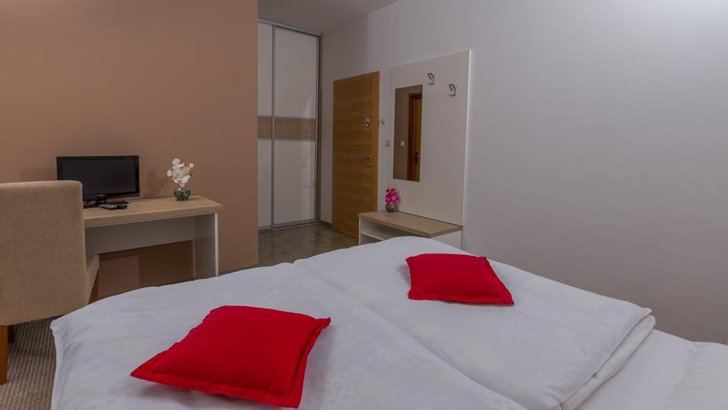 Rooms Pleska Near Zagreb Airport Velika Gorica Exterior foto