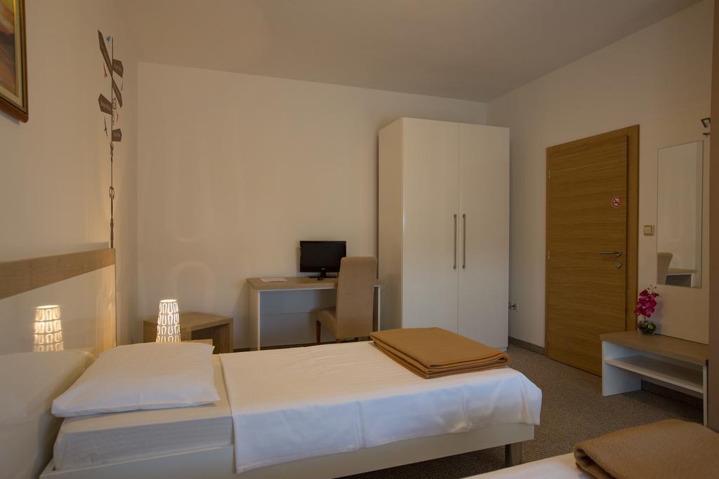 Rooms Pleska Near Zagreb Airport Velika Gorica Exterior foto